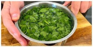 A drink made from parsley. An excellent natural tea in 5 minutes