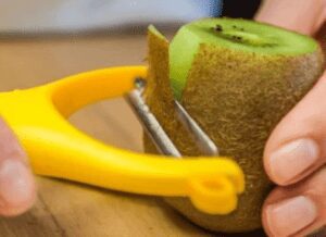 Peeling and Cutting Kiwifruit A Simple Guide to Enjoying This Juicy Delight