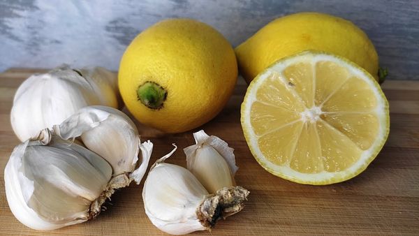 Natural Remedy for Cleaning Blood Vessels Lemon and Garlic Recipe