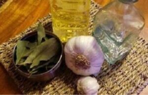 Put Garlic and Bay Leaves in a Glass of Water In The evening. Your Life Will Change