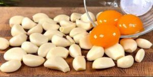 Golden Garlic & Leek Fritters with Creamy Dill Dip